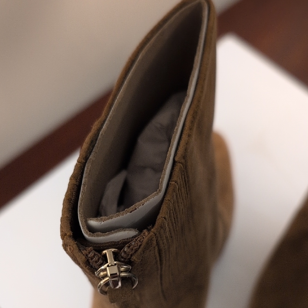 🎉HOST PICK🎉 GORGEOUS NWT Tan Suede Women's Boots - Picture 5 of 7